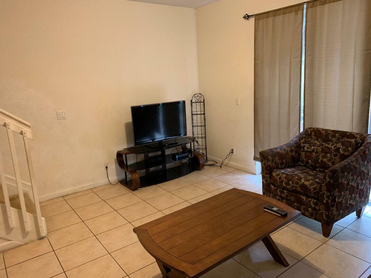 Bedroom Suite In Lauderdale Lakes Townhome Fort Lauderdale Zewnętrze zdjęcie